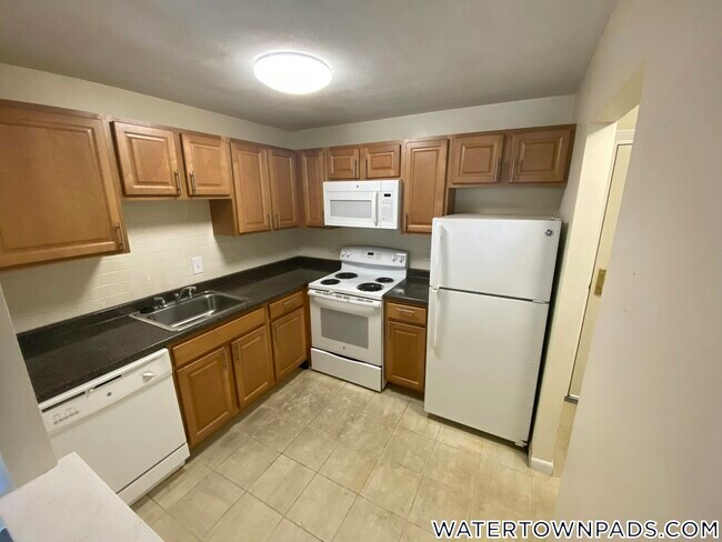 Building Photo - 245 Main St