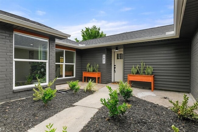 Building Photo - 502 Dixie Dr
