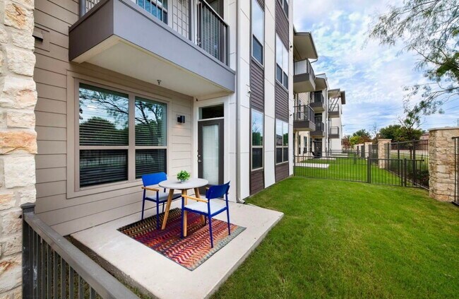 Building Photo - 2105 Forum Dr