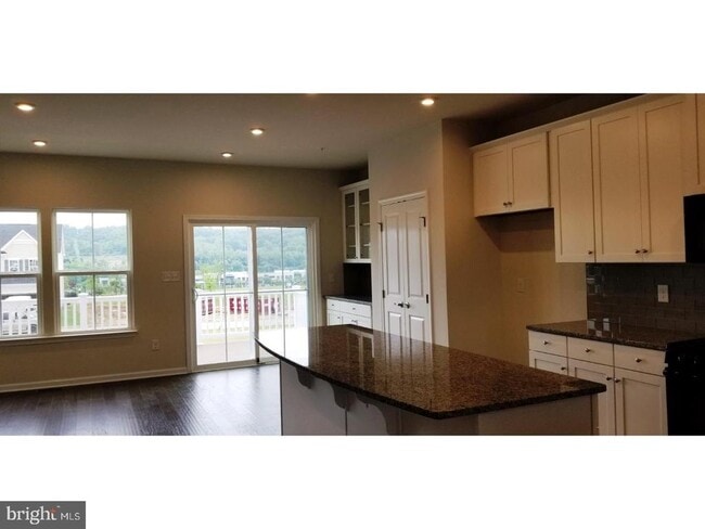 Foto del edificio - 510 Sapphire Dr