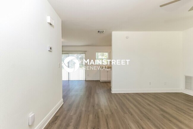 Foto del edificio - 3 Bedroom Pet-Friendly Home in Vero Beach, FL with Main Street Renewal