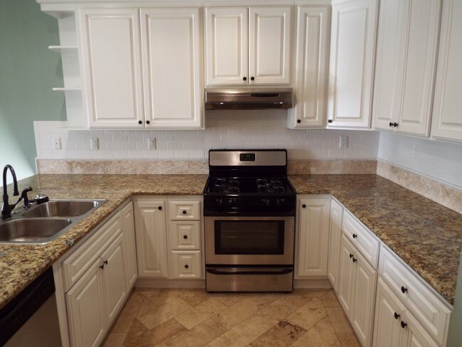 Interior Photo - 14255 Delano St