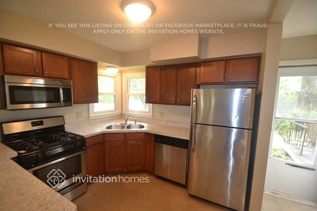 Building Photo - 6536 Arthur St NE