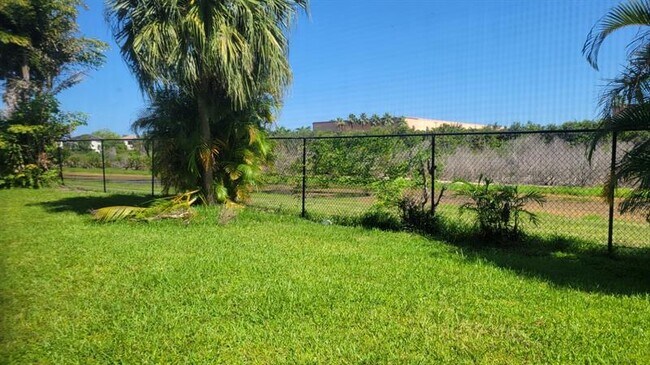 Foto del edificio - 9520 W Daffodil Ln