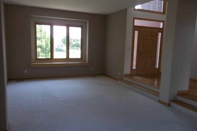 Foto del edificio - 1094 Ridge W Dr