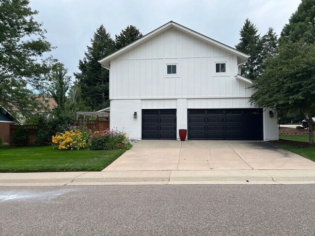 Building Photo - 10739 E Crestridge Cir