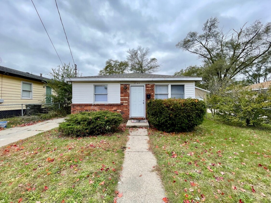 Primary Photo - Three Bedroom Home in Muskegon
