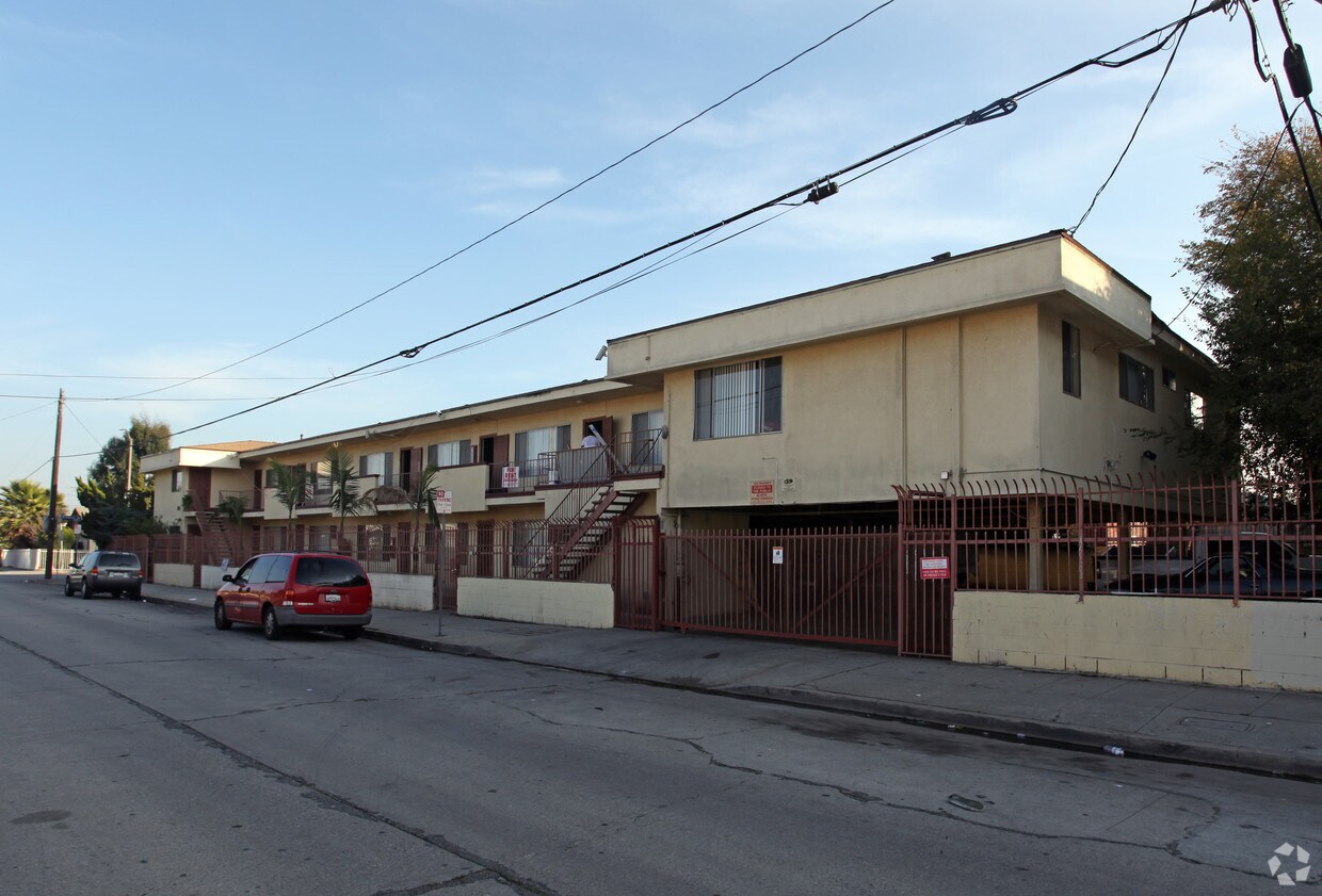Foto principal - 3500 W 63rd St