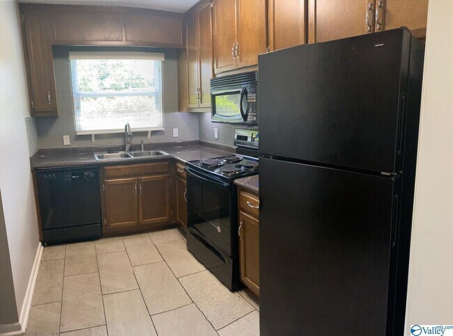 Foto del edificio - 2204 Colony Dr SW