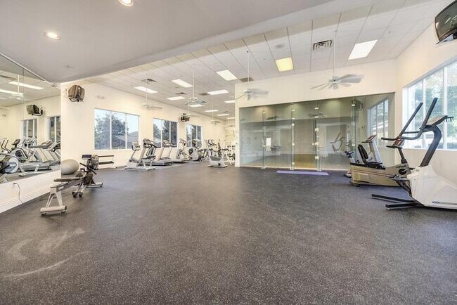 Foto del edificio - 3 bedroom, 2 bathroom condo with great flo...
