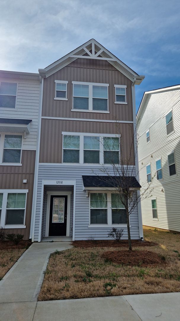 Building Photo - 1211 Briarhill Rd