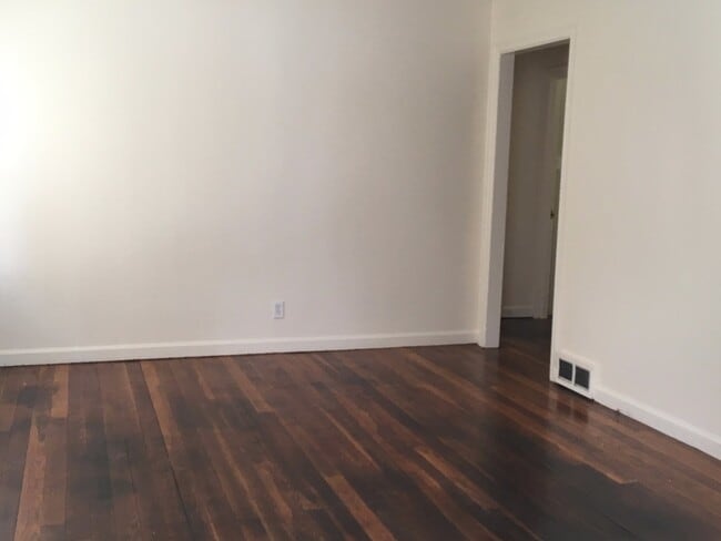 Building Photo - 3BR House Near Lakeside Park