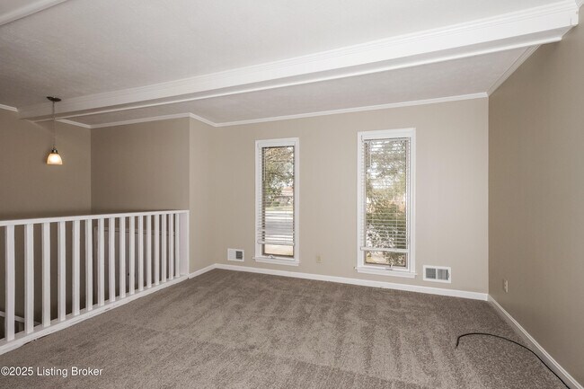 Foto del edificio - 8704 4 Oaks Ct