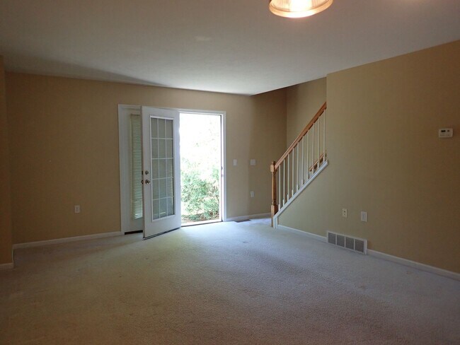 Building Photo - **"Charming Downtown Condo: 3 BR, 2 BA wit...