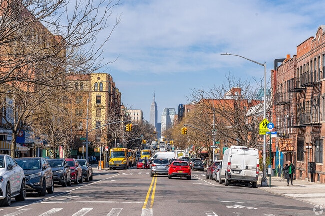Sunnyside residents benefit greatly from the convenience of being close to midtown Manhattan.