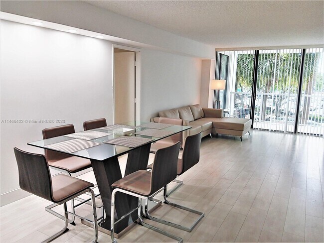 Foto del edificio - 3731 N Country Club Dr