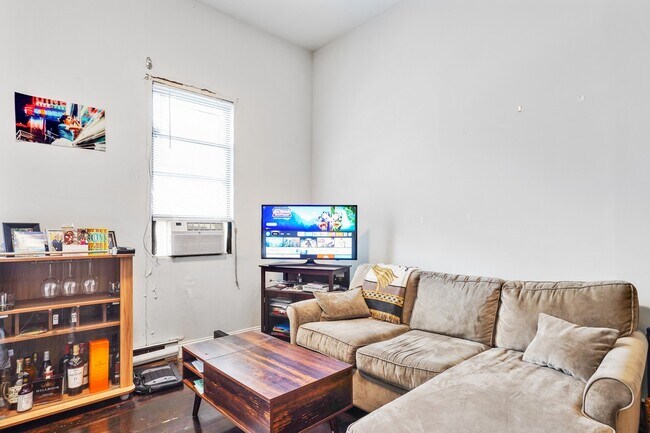Building Photo - 420 2nd St