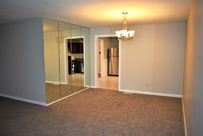 Building Photo - Spacious 4 Bedroom Ranch