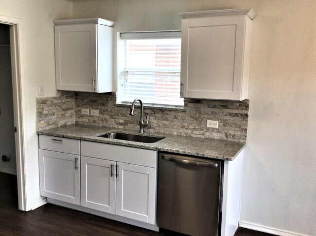 Foto del edificio - 5912 Parkview Hills Ln