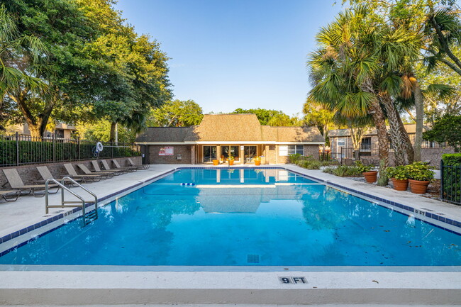 Building Photo - Doral Oaks Apartments