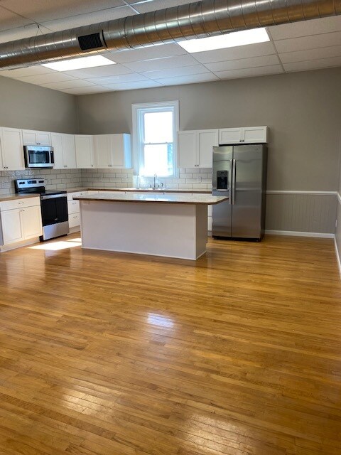 Kitchen - 4989 Powell Hwy