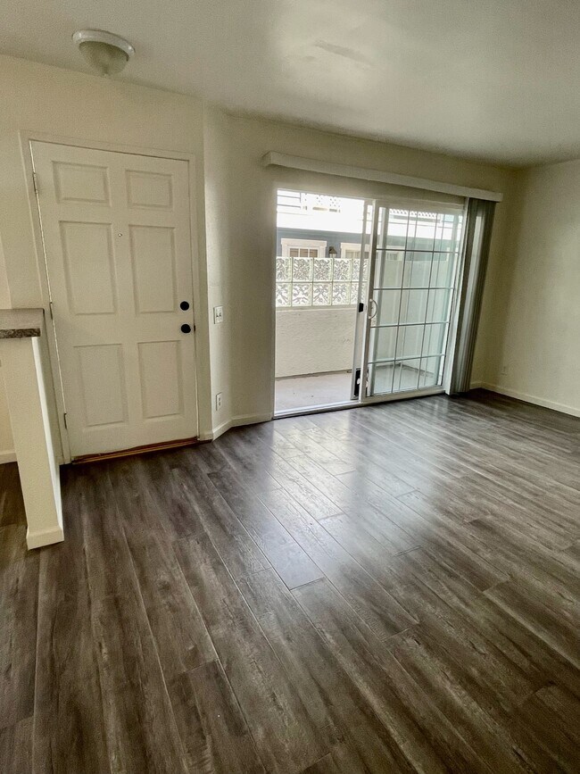 Foto del edificio - 10920 Moorpark St