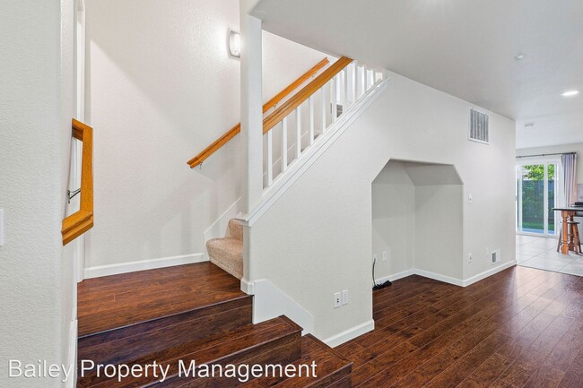 Building Photo - 5 br, 2.5 bath House - 591 Skypark Drive
