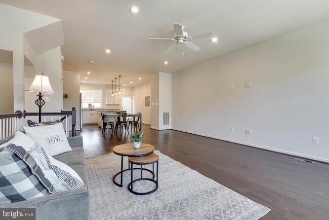 Foto del edificio - 3058 Bretons Ridge Way