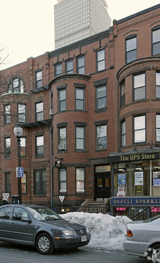 Building Photo - 302 Newbury St