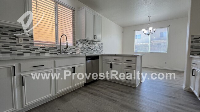 Foto del edificio - Huge 7 Bed 3 Bath Home in Victorville!!!