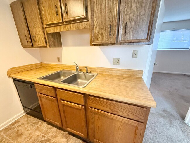 Building Photo - ** Rent ready 1 bedroom near military base