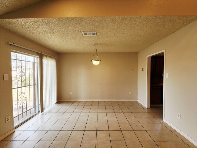 Foto del edificio - 9607 Hanford St