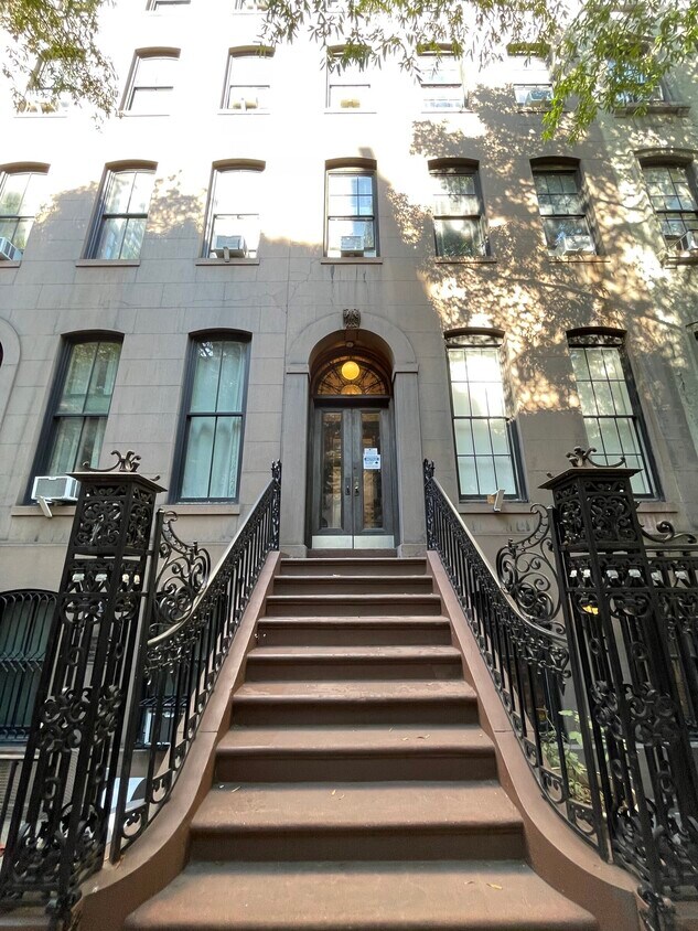 Foto del edificio - 113 E 37th St