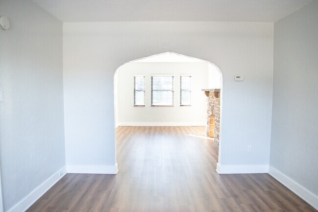 Building Photo - 153 Morrison Dr