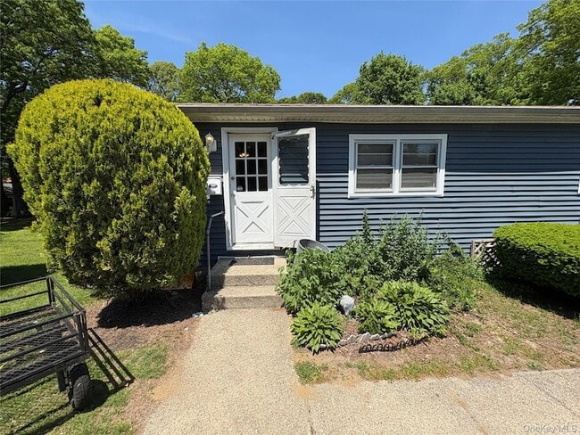 Building Photo - 305 Smithtown Blvd