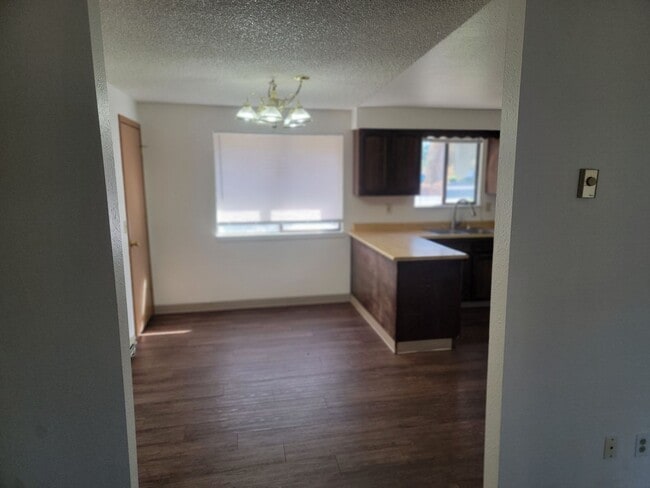 Building Photo - 819 S Felts Rd