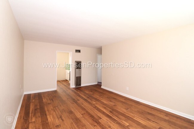 Foto del edificio - 7392 University Ave