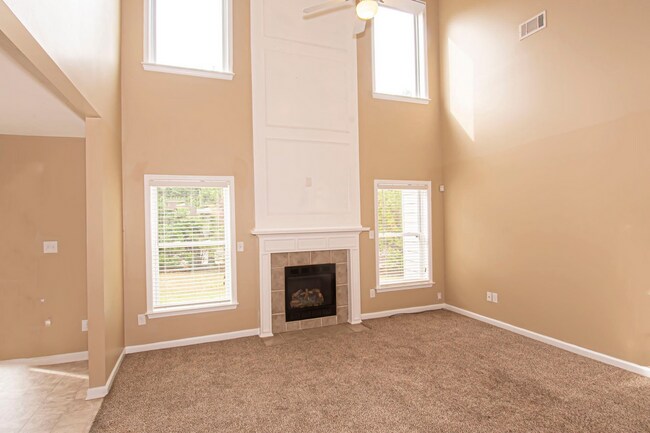 Foto del edificio - Beautiful 3 Bed, 2 Bath In Well Maintaine Community