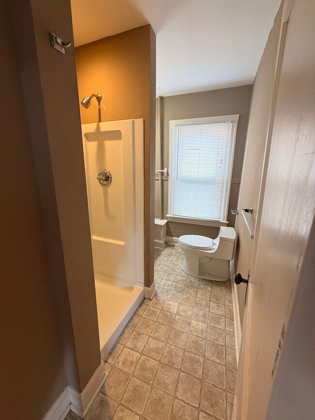 Foto del edificio - 105 E Hickman St