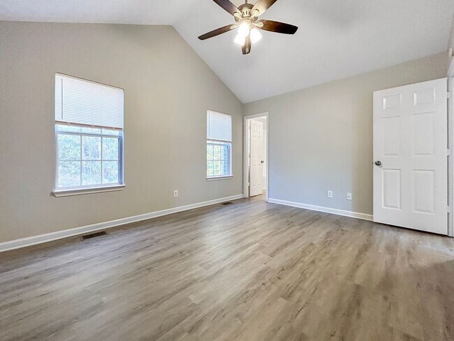 Building Photo - 30 Oak Grove Ln NW