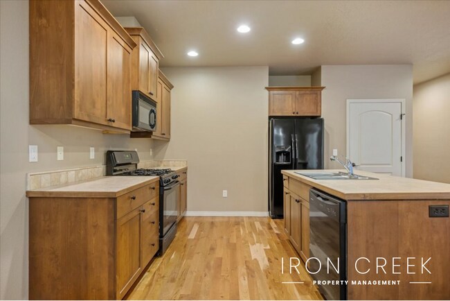 Foto del edificio - AVAILABLE JUNE 16