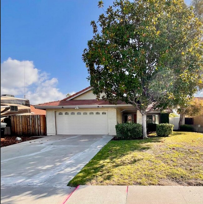 Foto del edificio - Centrally located 3 bed , 2 bath home