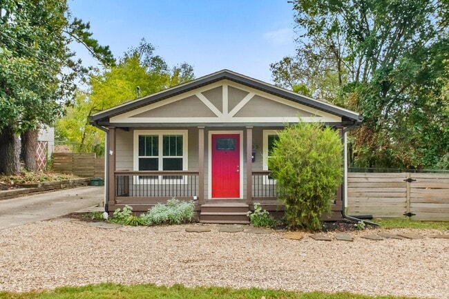 Photo - Bright & Cozy 3-Bedroom, 2-Bathroom Home with Fenced Yard!