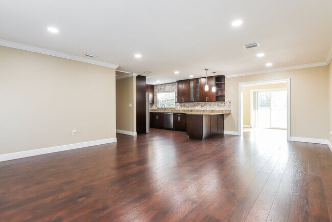 Building Photo - 10209 N Fleetwood Dr