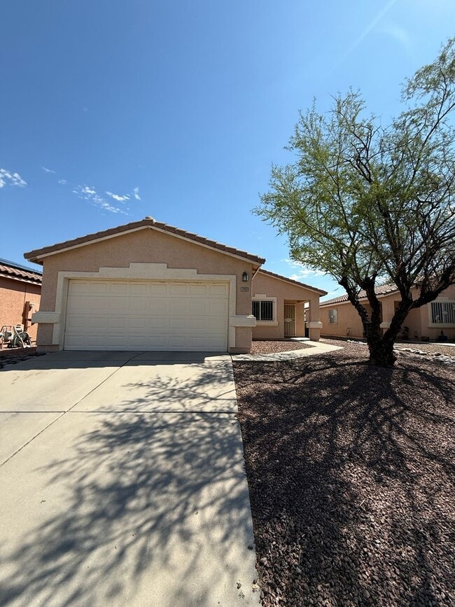 Building Photo - NEW CARPET! 3 Bed / 2 Bath Single Family Home – Spacious, Upgraded & Great Location!