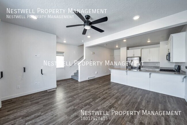 Building Photo - Charming Two-Story Townhome in Bluffdale