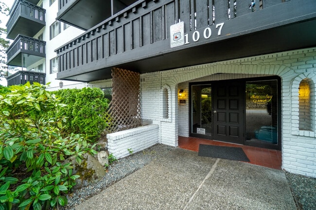 Building Photo - 1007 Esquimalt Road