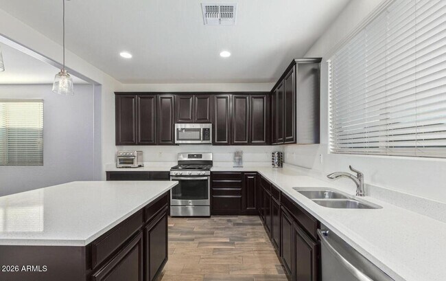 Foto del edificio - 15732 W Pierce St