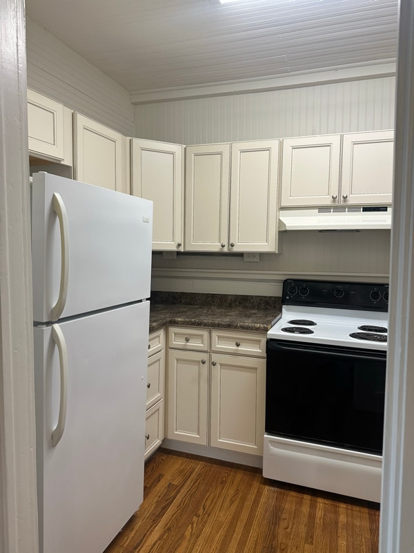 Building Photo - 1631 S Main St