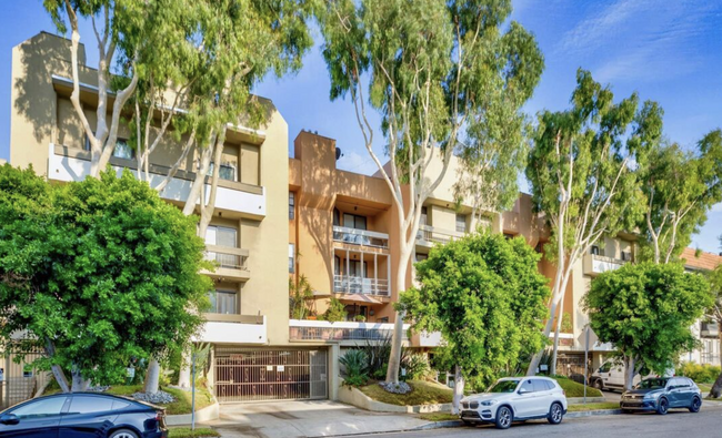 Building Photo - 740 N Kings Rd